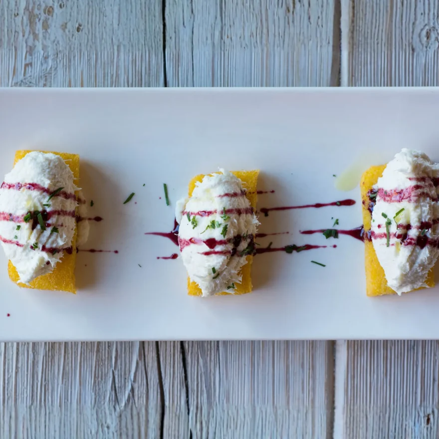 Baccalà mantecato su polenta fritta - cinquesapori Bologna