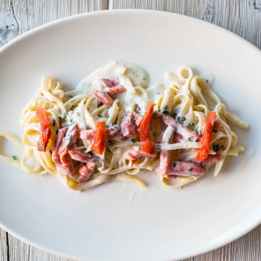 Tagliatelle all'uovo con salmone selvaggio affumicato - cinquesapori Bologna